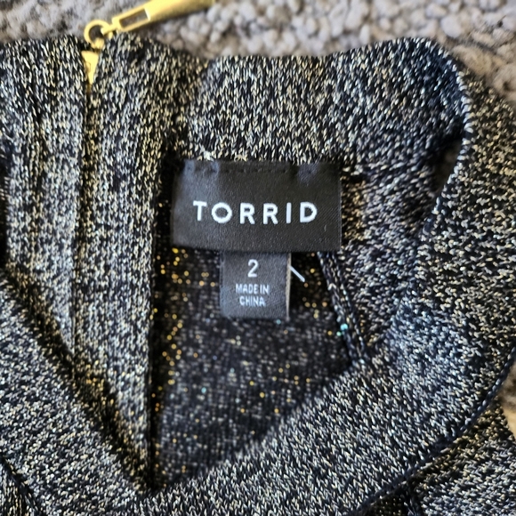 Torrid Black Gold Metallic Criss Cross Cold Shoulder Long Sleeve Top - Picture 7 of 7